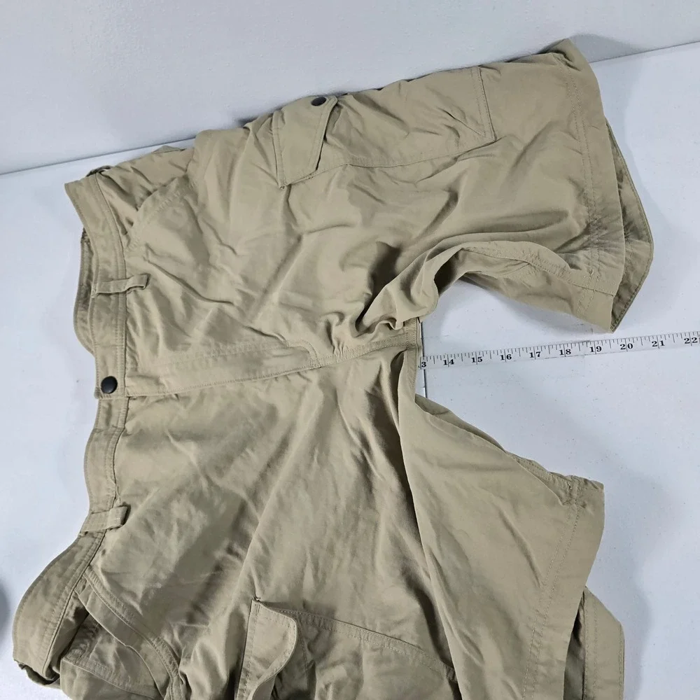 Duluth Trading Co Mens Khaki Tan Nylon Ripstop Cargo Shorts 18262 Size 46 11in